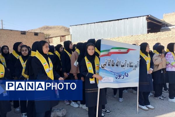 حضور دانش آموزان دبیرستان طالقانی داریون در تجمع ۱۳ آبان