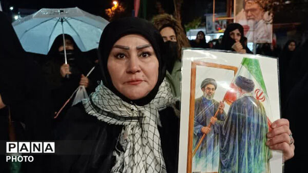 قیام مردم انقلابی کوهدشت زیر بارش الهی