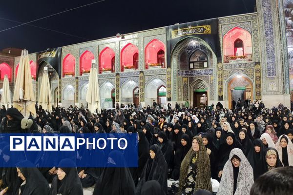 برگزاری نماز جماعت در حرم مطهر امام رضا (ع)