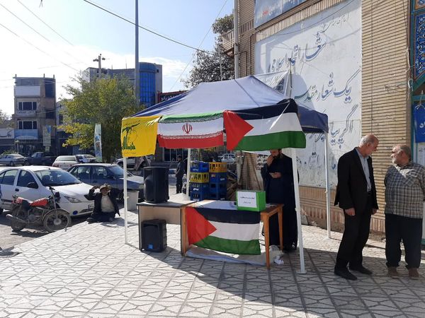 برپایی میز خدمت و جمع آوری کمک‌های مردمی برای جبهه مقاومت 
