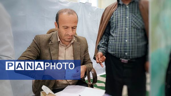 برپایی میز خدمت و نمایشگاه نقاشی در جشن 22 بهمن مارگون