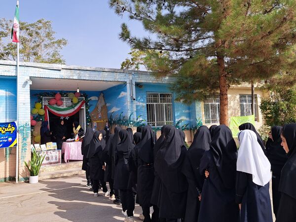 برگزاری جشن جوانه‌ها در آموزشگاه تکتم باخرز