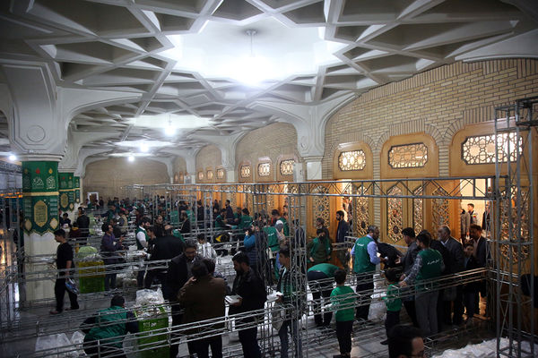 ضیافت افطاری ۲۵ هزار نفری حرم بانوی کرامت در شب میلاد کریم اهل بیت (ع)