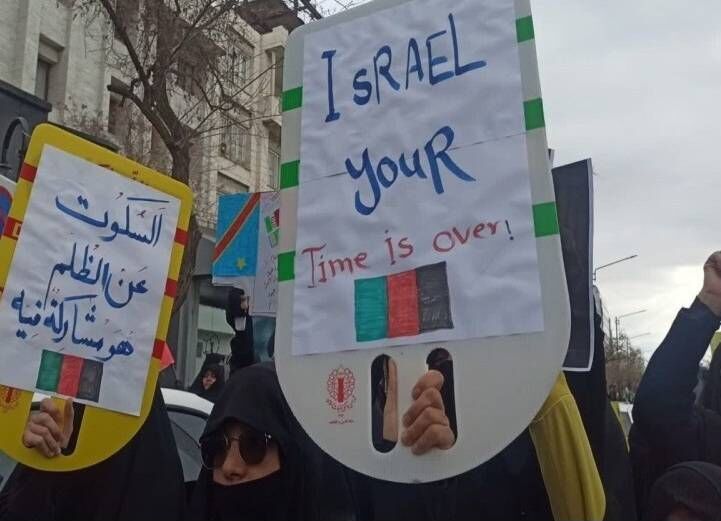 تصاویر حضور مهاجران مسلمان در مشهد؛ همبستگی با ملت ایران در سوگ امام خامنه‌ای (ره)
