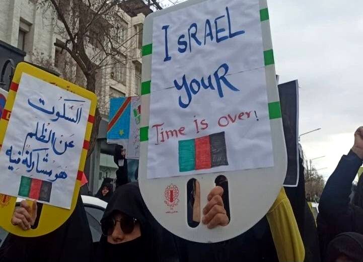 تصاویر حضور مهاجران مسلمان در مشهد؛ همبستگی با ملت ایران در سوگ امام خامنه‌ای (ره)