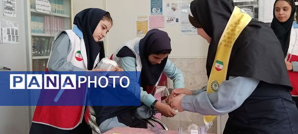 مانور زلزله در دبیرستان شهید هاشمی نژاد 