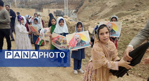 حضور پرشور دانش‌آموزان مدرسه فردوسی سرمازه در راهپیمایی ۲۲ بهمن