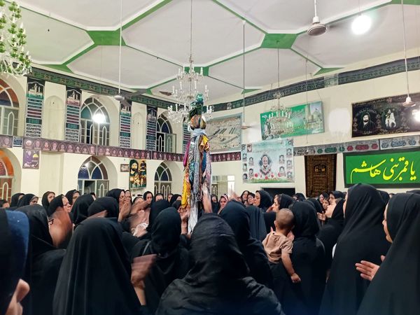  مراسم سینه زنی به مناسبت شهادت حضرت رقیه(س) در روستای عارف آباد
