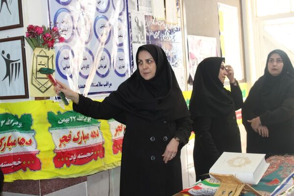 نواخته شدن زنگ انقلاب در هنرستان فاطمه زهرا ( س) گچساران