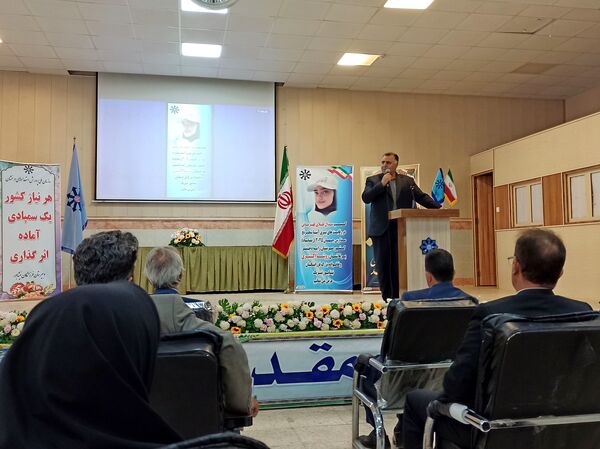 مراسم تجلیل از روشا اکبری برنده مدال طلای شطرنج مدارس جهان در شهرستان نیشابور 
