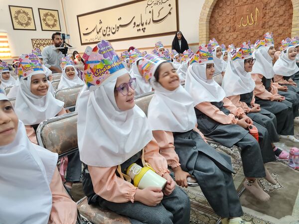طنین زنگ جشن شکوفه‌ها در مدارس شهرستان اسلامشهر