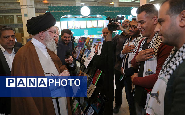 بازدید رهبر معظم انقلاب اسلامی از سی‌وپنجمین نمایشگاه کتاب تهران