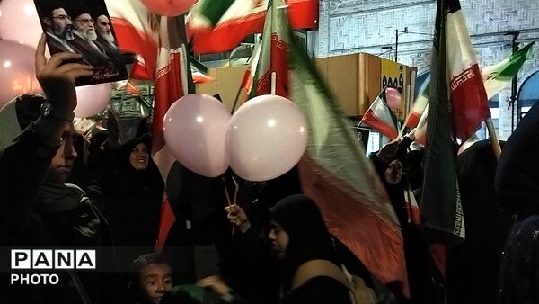 دختران نیشابوری در صف اول تجمعات-۱