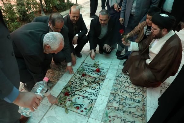 تجدید میثاق معلمان قم با شهیدان
