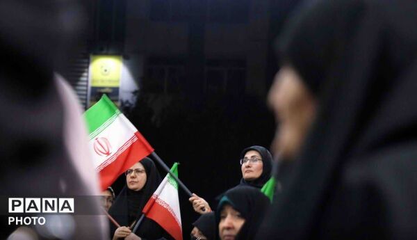 تجمعات شبانه در روز های پایانی ماه صفر همچنان پر رونق است