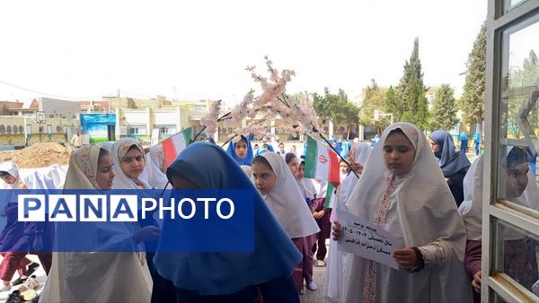 آغاز سال تحصیلی با طنین گلبانگ توحید در دبستان دخترانه ام‌البنین یزد