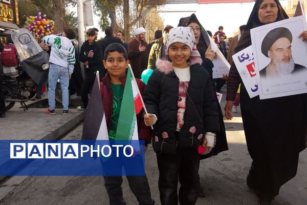 حضور پرشور مردم شیراز در راهپیمایی 22 بهمن، خون تازه در رگ‌های انقلاب 
