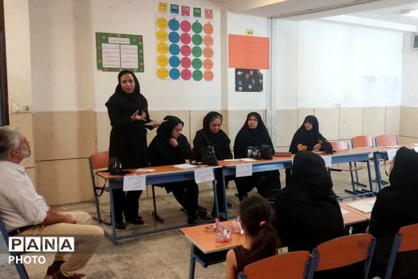 کارگاه مراقبت از نوجوانان در فضای مجازی در مدرسه محمدمهدی مهیا