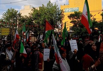 خرم آباد در روز ولادت امام رضا(ع)شاهد حماسه رژه تمام اقشار بود