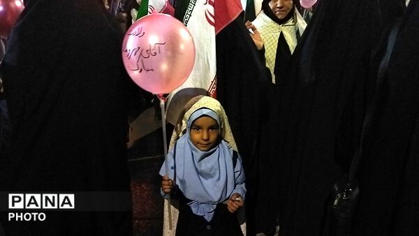 دختران نیشابوری در صف اول تجمعات-۱