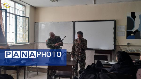 برگزاری کارگاه آموزشی تیر اندازی با اسلحه در هنرستان آفرینش پردیس 
