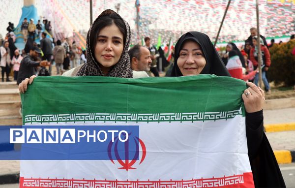 حضور پرشور مردم پاکدشت در راهپیمایی ۲۲ بهمن 