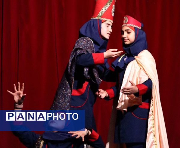 حضور نماینده استان در مرحله کشوری چهارمین جشنواره ملی تئاتر درسی در میناب