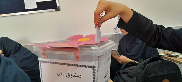  برگزاری انتخابات شواری دانش‌آموزی دبیرستان 13 آبان ناحیه یک کرج