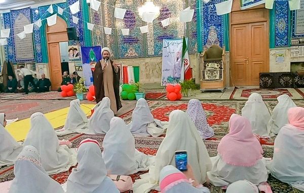 دانش‌آموزان بویین‌زهرایی در جشن روزه‌اولی‌ها از خدای خود تشکر کردند