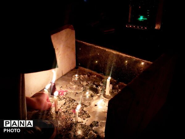 روشنایی شمع‌ها در شام غریبان؛ کاشمر در سوگ کربلا