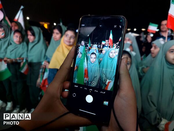 هم‌قدم با کودکان پایِ کارِ ایران