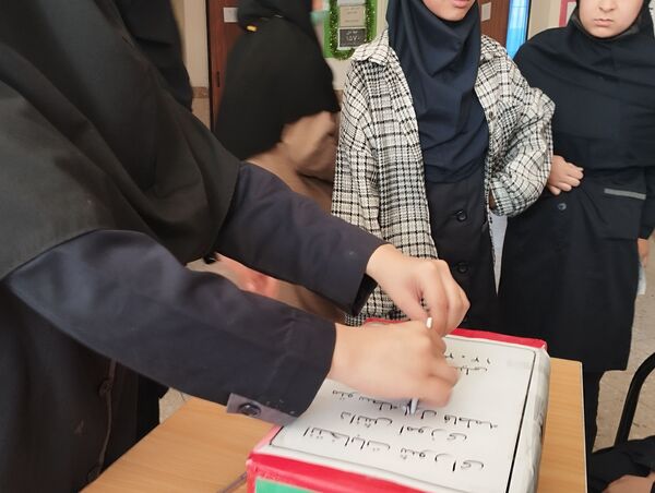 انتخابات شورای دانش‌آموزی در دبیرستان فاطمه آهنچی مشهد