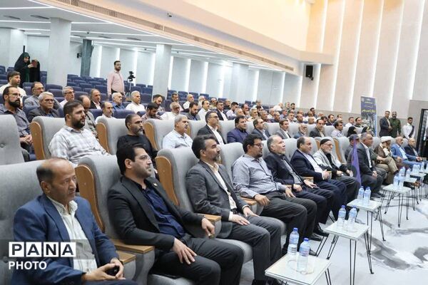 رونمایی از کتاب «از دفاع تا خدمت مقدس» 