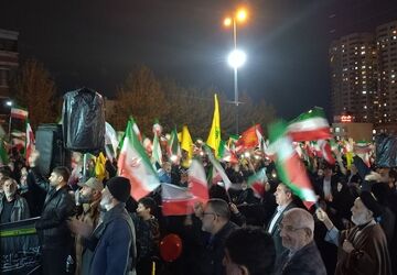 جوش و خروش مردم محلات تهران در میدان جمهوری 