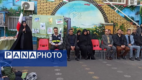 برافراشته شدن پرچم ایران در اداره آموزش و پرورش منطقه ۱۰