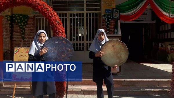 بزرگداشت هفته‌ دفاع مقدس در دبیرستان شاهد شهید حمامی