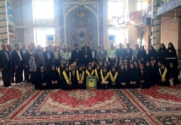 حضور دانش‌آموزان دبیرستان شهید خسروی در نماز جمعه شهرستان زارچ