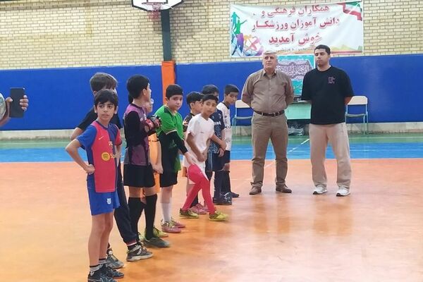پدر و پسر در میدان ورزش؛ شور و نشاط ورزشی در مدرسه علامه طباطبایی پیشوا