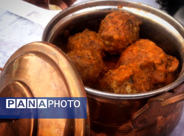 جشنواره غذای سالم و‌ معرفی غذاهای محلی در شهرستان بروجن