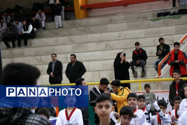 مسابقات تکواندو خردسالان پسران 