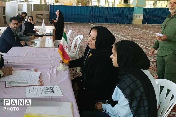 میز خدمت آموزش و پرورش خراسان شمالی در نماز جمعه؛ پاسخگویی مستقیم به مطالبات مردم