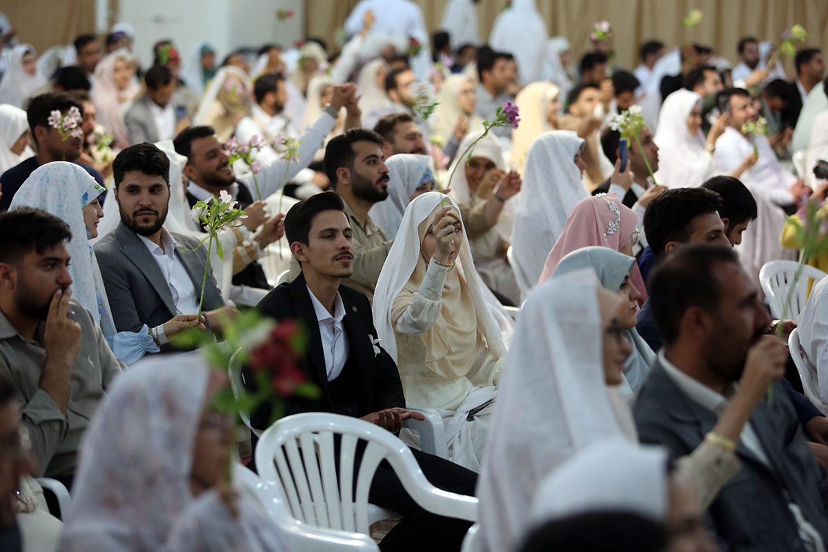 جشن ازدواج ۳۲۵ زوج جوان در حرم حضرت معصومه (س)