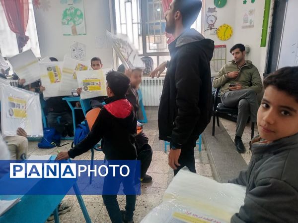 توزیع درپوش استاندارد دریچه کولر در دبستان شهید پسندیده فدافن 