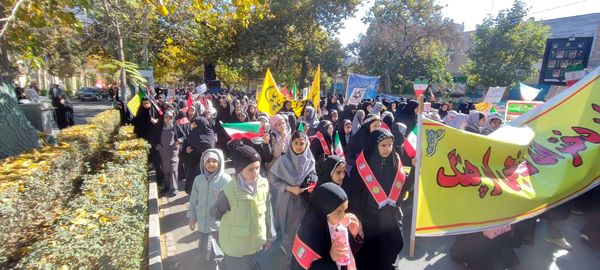 طنین شعارهای ضد استکباری در شاندیز