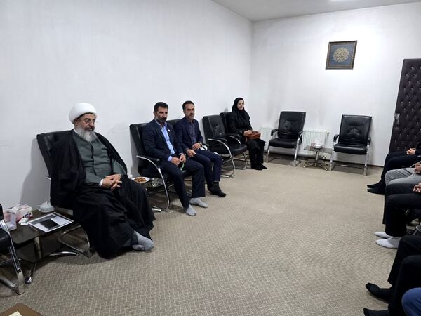 دیدار تمامی مسئولان ساوجبلاغ با امام جمعه 