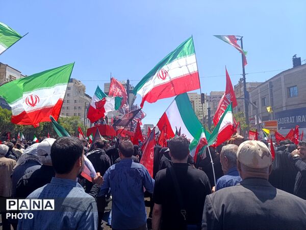 مراسم تشییع رهبر معظم انقلاب و خانواده ایشان در مشهد