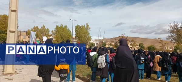 حضور پرشور دانش‌آموزان فریدنی در راهپیمایی 13 آبان