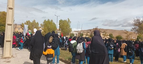 حضور پرشور دانش‌آموزان فریدنی در راهپیمایی 13 آبان