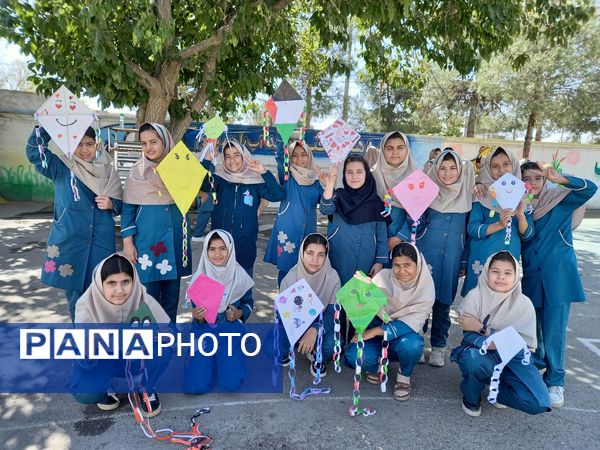 جشنواره غذای سالم در مدرسه سمیه کاشمر 