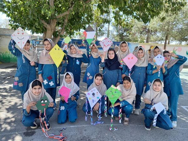 جشنواره غذای سالم در مدرسه سمیه کاشمر 